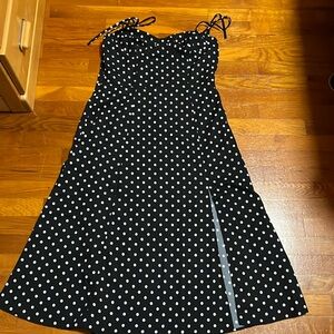 XL dress polka dot black&white. Tie top straps,side slit. Washable. Elastic back